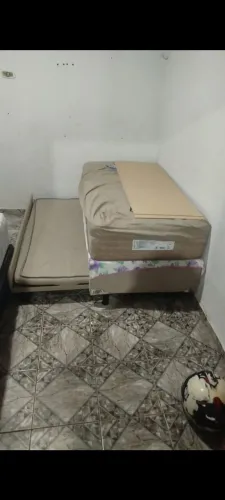 Vendo um cama e um sofá