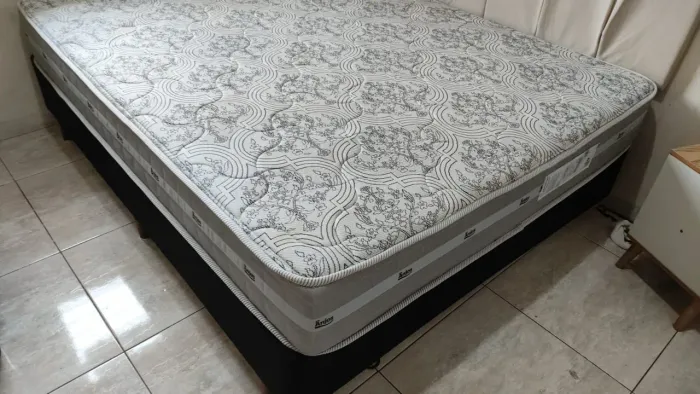 Cama box Queen Size marca Anjos 