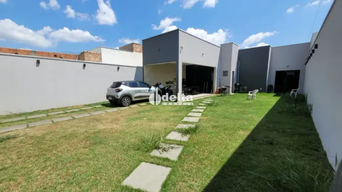 Casa com 2 quartos sendo 1 suíte disponível para venda no bairro Laranjeiras em Uberlândia
