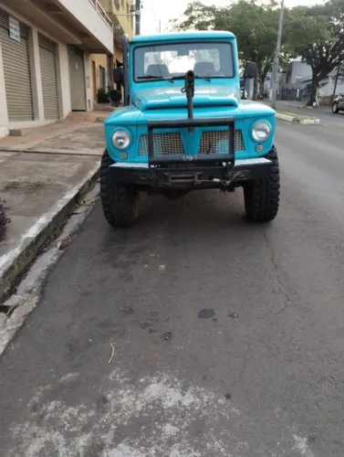 Ford F-75 4X4 2.3 1976