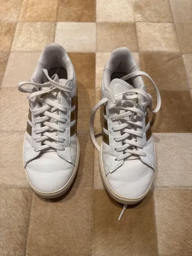 Tênis adidas
