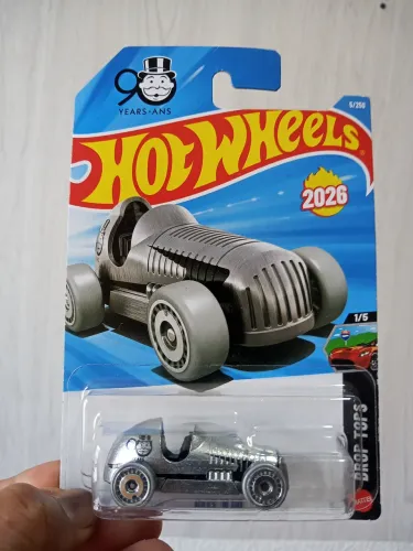 A miniatura é o Hot Wheels Pass 'n Go da série Drop Tops