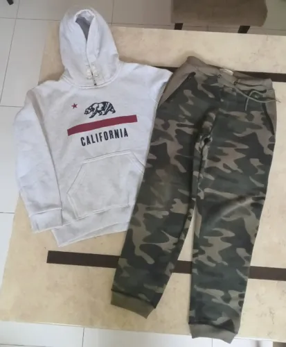Usados Tam 11/12 Fuzarka Blusa Branca com capuz (ótimo estado) + Calça camuflada (batida)