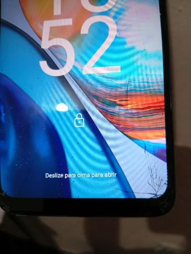 Moto g22 tela trincada mais tá tudo funcionando