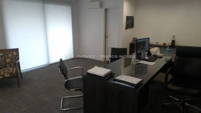 Sala Comercial na Vila Mariana com 35m², com varanda, próximo ao metrô