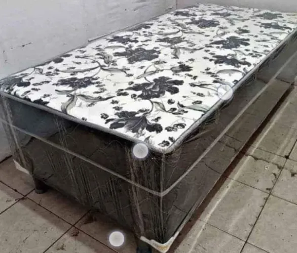 CAMA DE SOLTEIRO NO PLÁSTICO