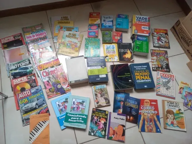 69 livros e revistas. 
