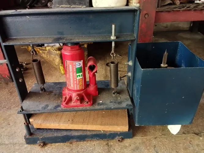 Máquina de fabricar chinelos