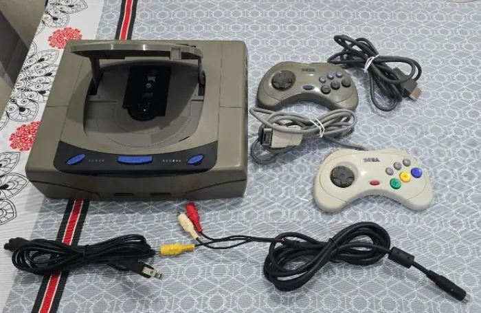 Sega Saturn Japonês + 2 Controles + 14 Jogos