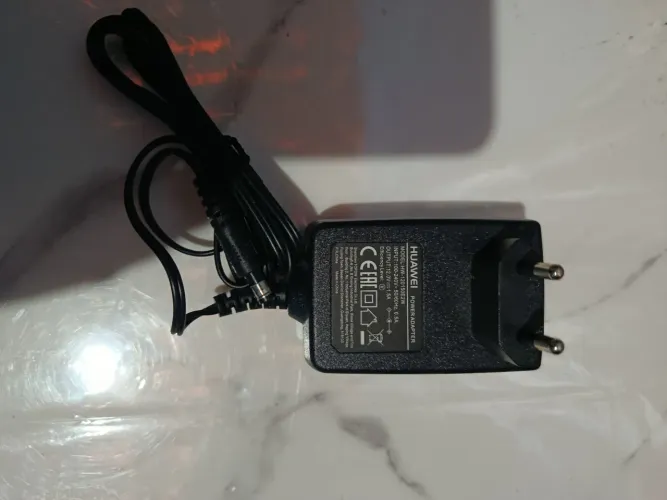 Fonte de Alimentação Chaveada (ou Power Adapter) da marca Huawei, modelo HW-120150E2W.