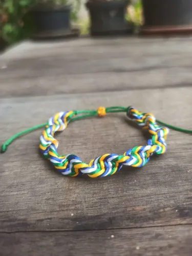 Pulseira macrame espiral Brasil