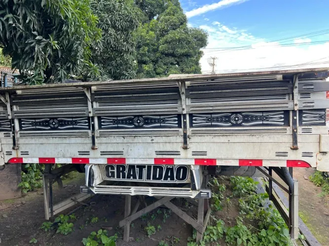Carroceria caminhão toco