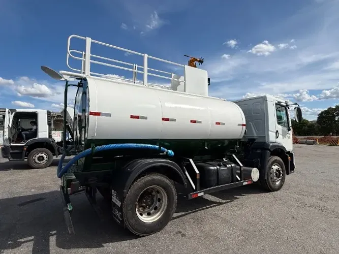 VW 17.260 acoplado com tanque pipa 10.000L seminovo