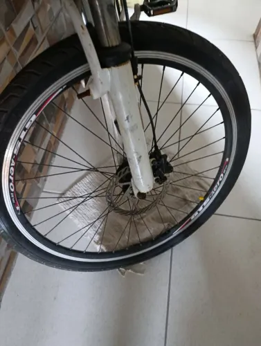 Bicicleta em perfeito estado no precinho