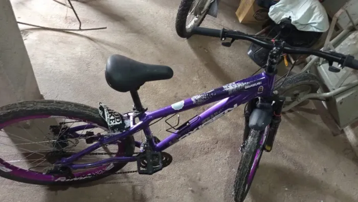 Vendo bike aro 26 nova com menos de 4 meses de uso com nota fiscal