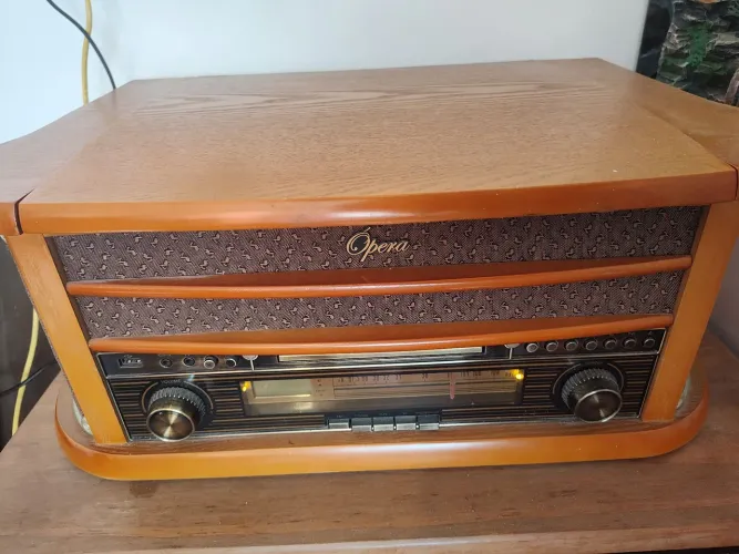 Aparelho de som Raveo Opera - Vitrola - CD - rádio - toca fitas
