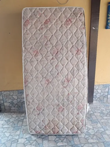 Colchão D33 SOLTEIRO, USADO, em bom estado