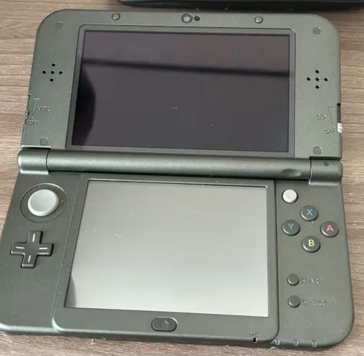 Kit Nintendo 3DS completo com caixa, carregador e 5 cartuchos