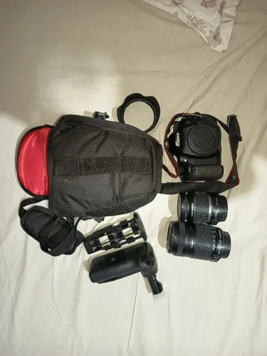 Canon EOS 70D + Kit Completo (lentes 18-55mm + 18-135 mm+ Battery Grip + Bolsa/Acessórios)