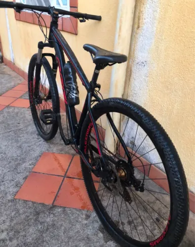 Bicicleta OGGI Hacker Sport Aro 29 - Shimano - Alumínio