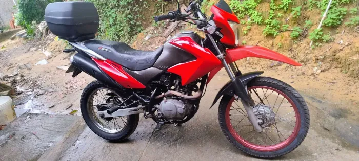 Vende-se uma moto 150 cilindrada