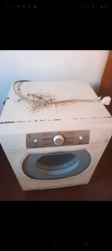 Máquina lava e seca e uma centrífugadora