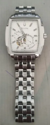 VENDO UM RELÓGIO DA MARCA BULOVA AUTOMÁTICO ORIGINAL TODO EM AÇO INOXIDÁVEL
