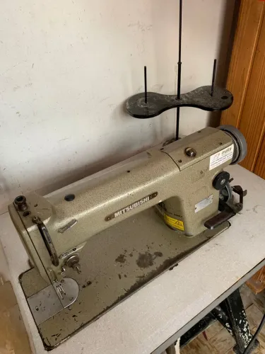 Máquina reta industrial