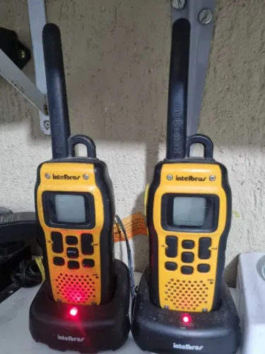 Rádio Comunicador Intelbras Twin Waterproof Prova D'água Par - com carregador