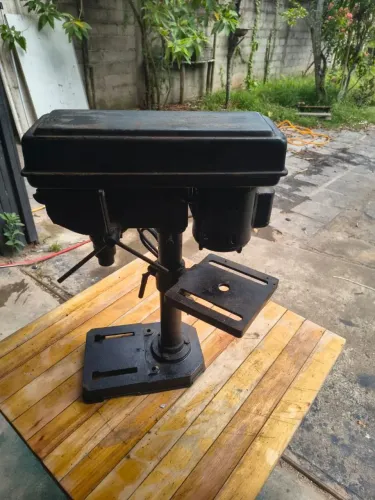 Vendo Furadeira de Bancada Schultz