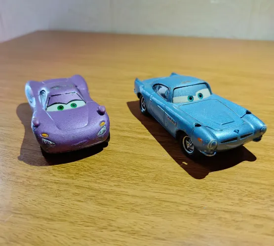 Filme Carros Disney - Finn McMissil & Sally - Cars Pixar 
