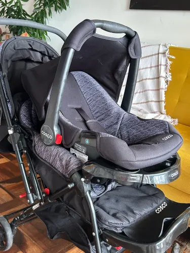 Vendo carrinho com bebê conforto Cosco Kids