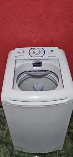 Máquina de lavar roupas Electrolux 8,5kg semi nova top