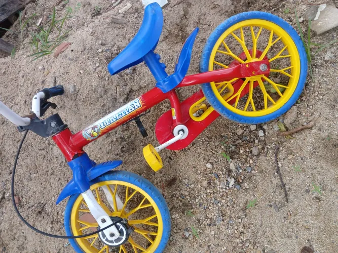 Bicicleta pra crianças ,, sem rodinha mas ótima pra andar