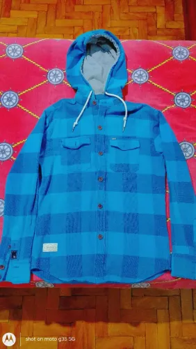 Camisa de flanela da Marca Rip Curl, cor azul, tamanho P, usado.