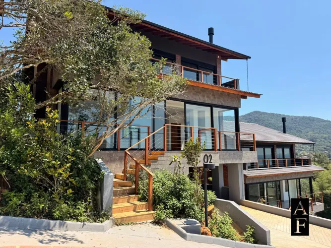 Casa à venda na Praia do Siriú - Garopaba/SC