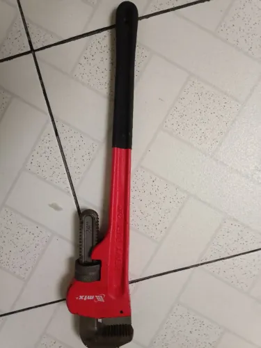 Vendo grifo novo só usei p estala caixa de água 50 cimento comprimento
