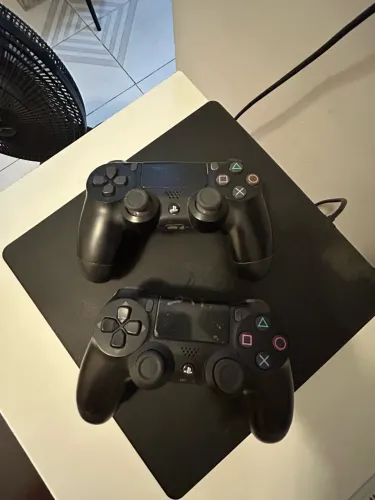 PS4 Slim 1tb + 2 controles originais