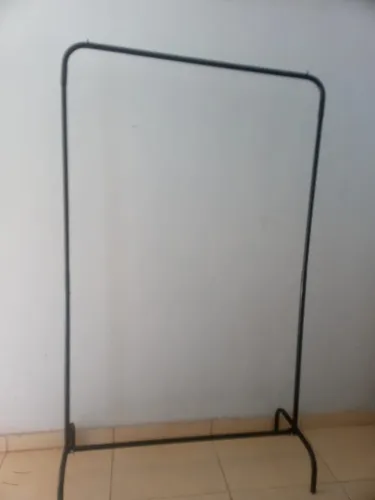 Arara de roupas desmontável nova