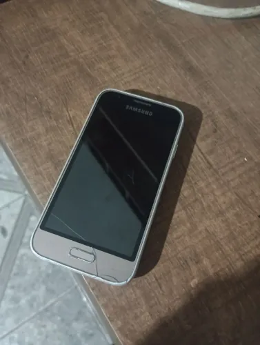 SANSUNG J2 mini - avariado na tela, mas em perfeitas condições.