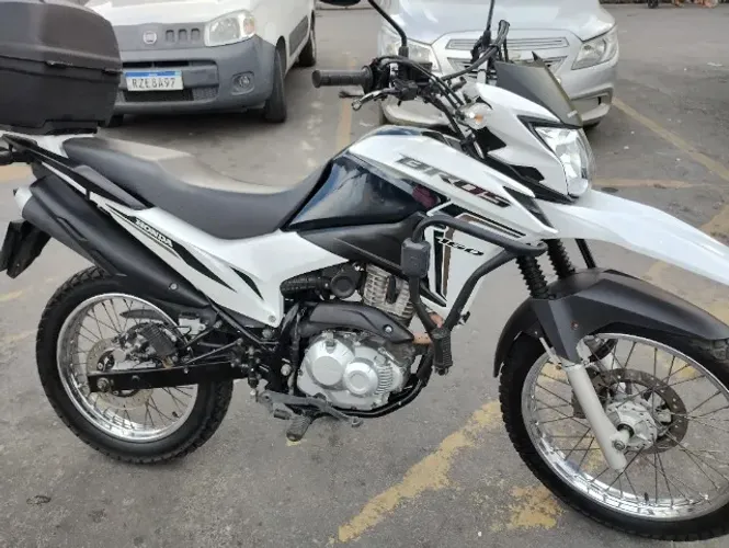 Bros 160cc bem novinha. 