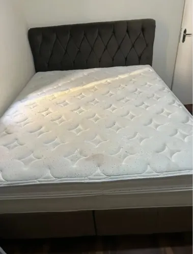 Cama de casal box com cabeceira e Guarda-roupa com 6 portas