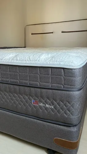 Vendo Colchão Queen Size com Box