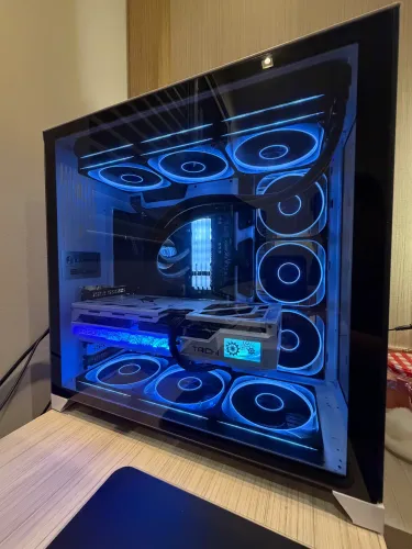 PC GAMER RYZEN 7 32GBRAM RX9070xt 16GB