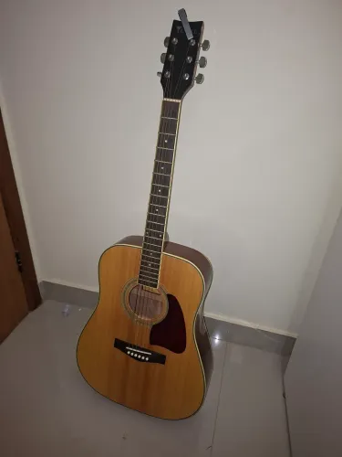 Violão Eagle CH-888NH. Acompanha capa, capotraste e afinador.