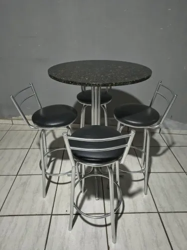 JOGO BISTRÔ ESTADO DE NOVO. BANQUETAS GIRATÓRIAS. BOTUCATU. TENHO 2 UND. VALOR UND R$ 690