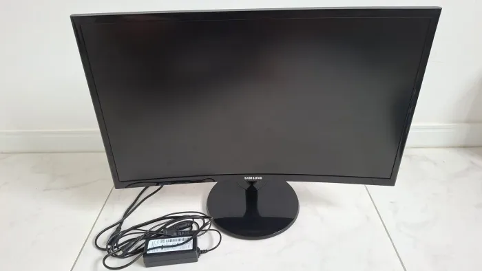 Monitor Samsung Curvo 24 4ms 60hz