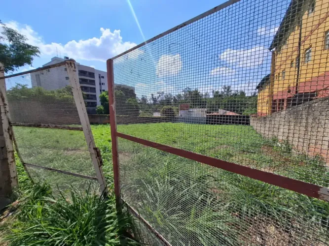 Terreno à venda no bairro Vila Jones em Americana