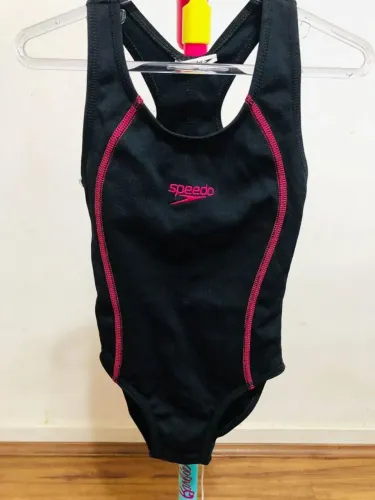 Maiô Speedo Preto com detalhe rosa