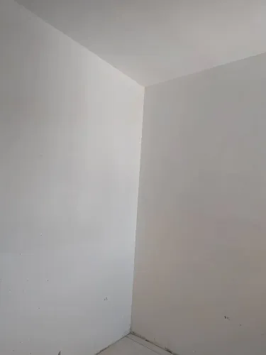 Revestimento em gesso liso e drywall.